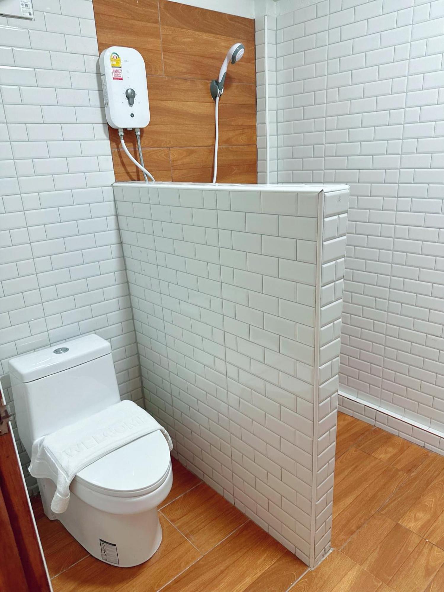 Service Apartment ห้อง102 ใจกลางเมืองใกล้แหล่งท่องเที่ยว Lampang Ngoại thất bức ảnh